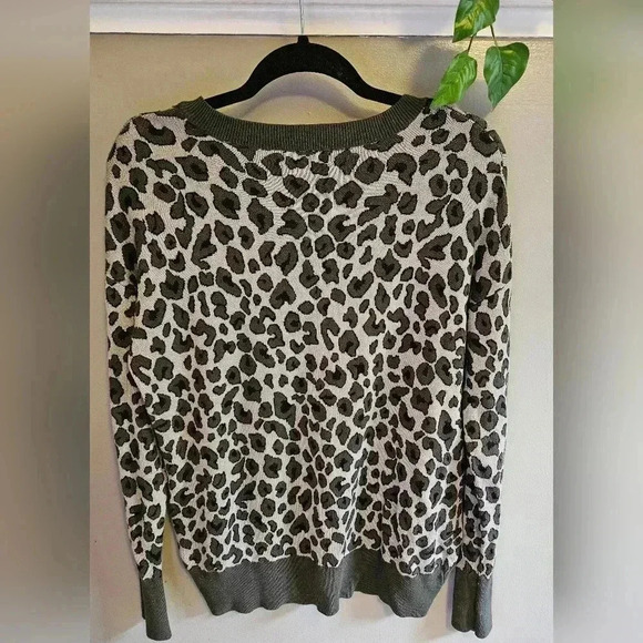 Isaac Mizrahi Animal Print Sweater Women's Medium - Picture 2 of 4